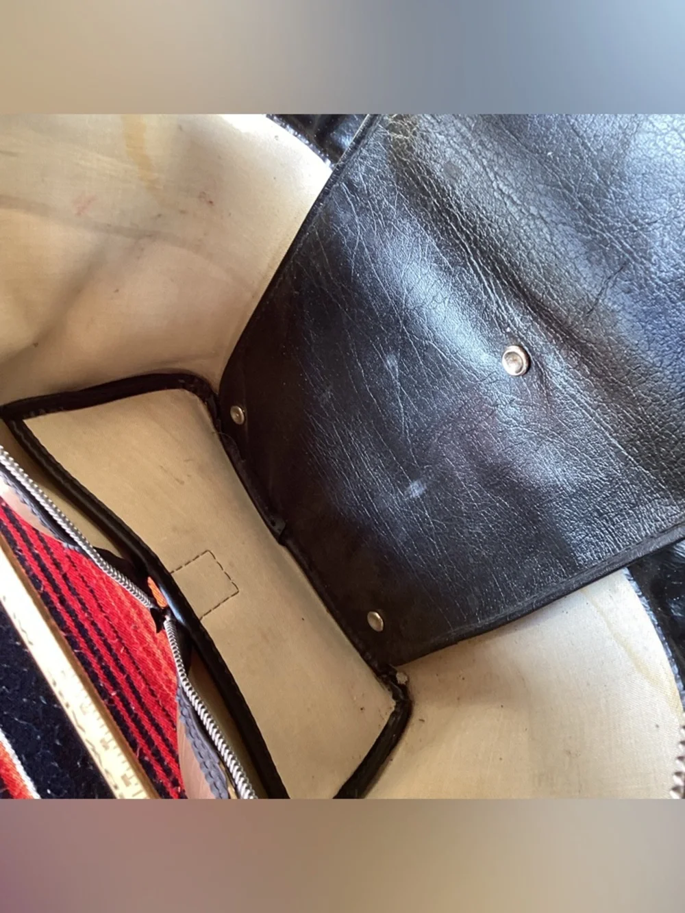 Vintage leather travel duffel bag with talon zippers - Picture 8 of 11